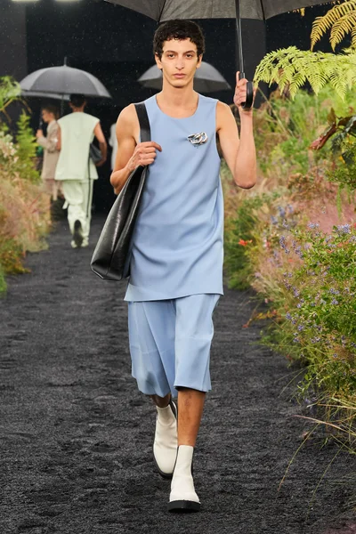 Look 10